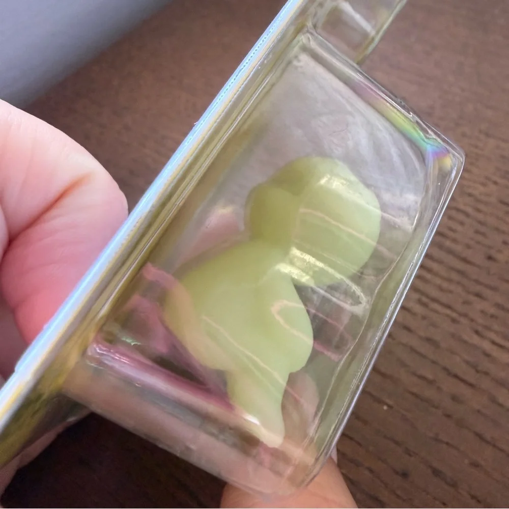 NEW Smiski Zipper Bite  ZipperBite - Hugging Knees Glow in the Dark - Picture 13 of 13